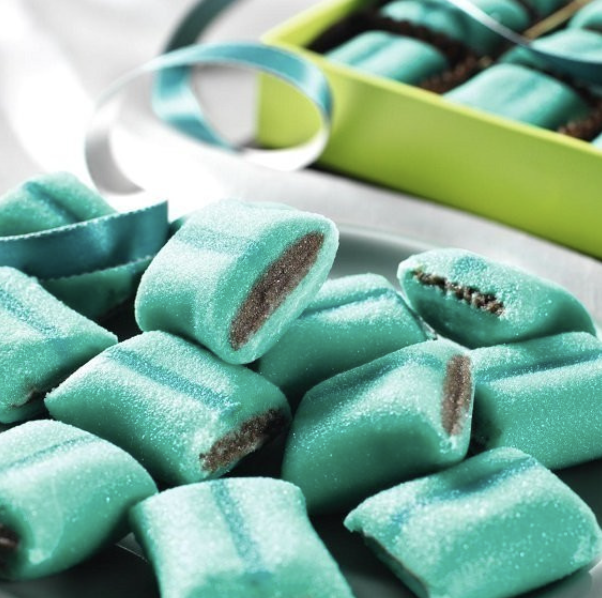 Bonbons verts coussin lyonnais avec intérieur chocolat.